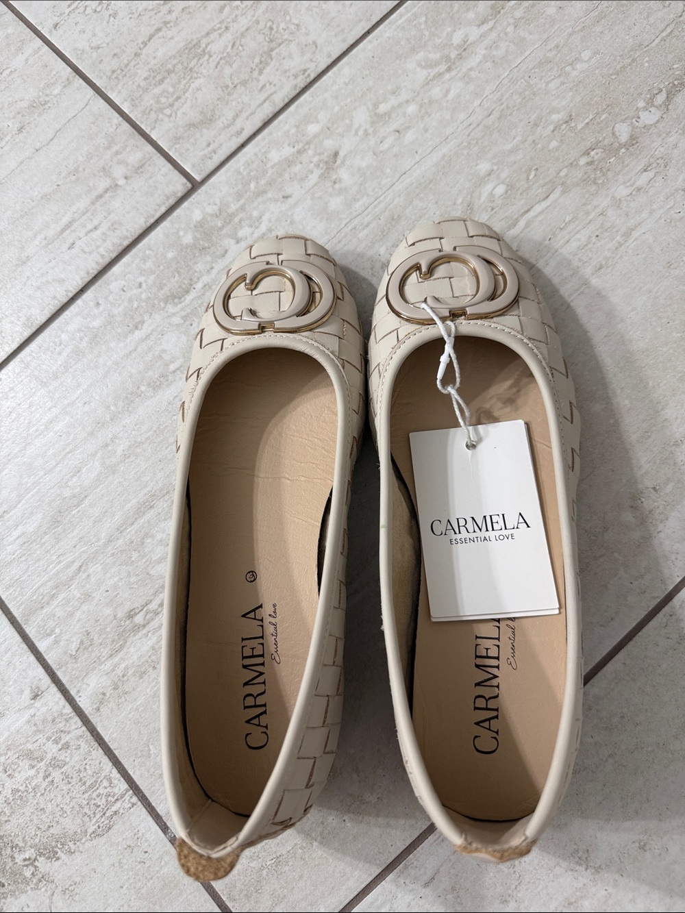 Carmela Cream Quilted Ballet Flats with Gold Accent..leather ..size 38 .. new